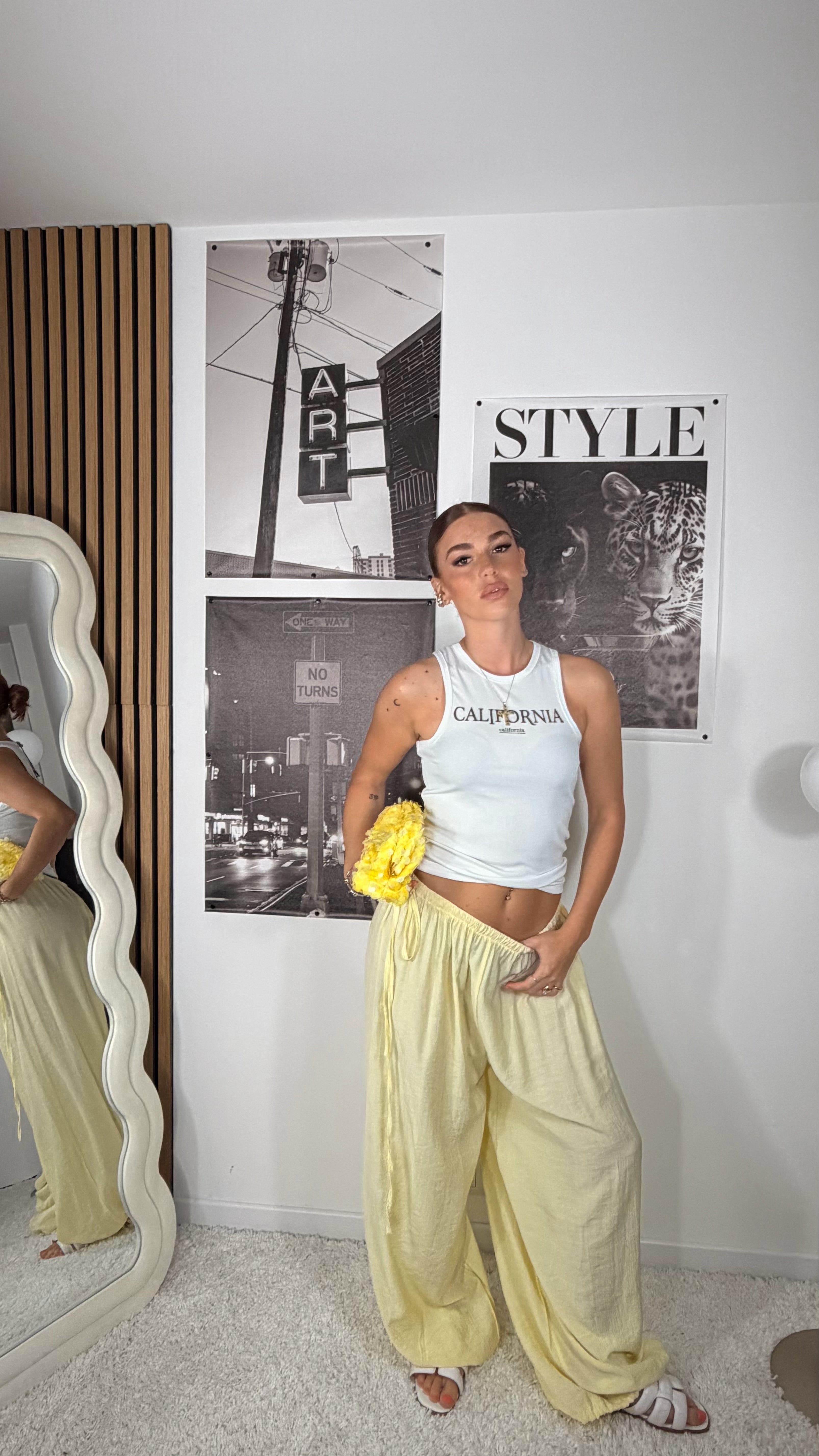 Pantalone in lino con laccetti