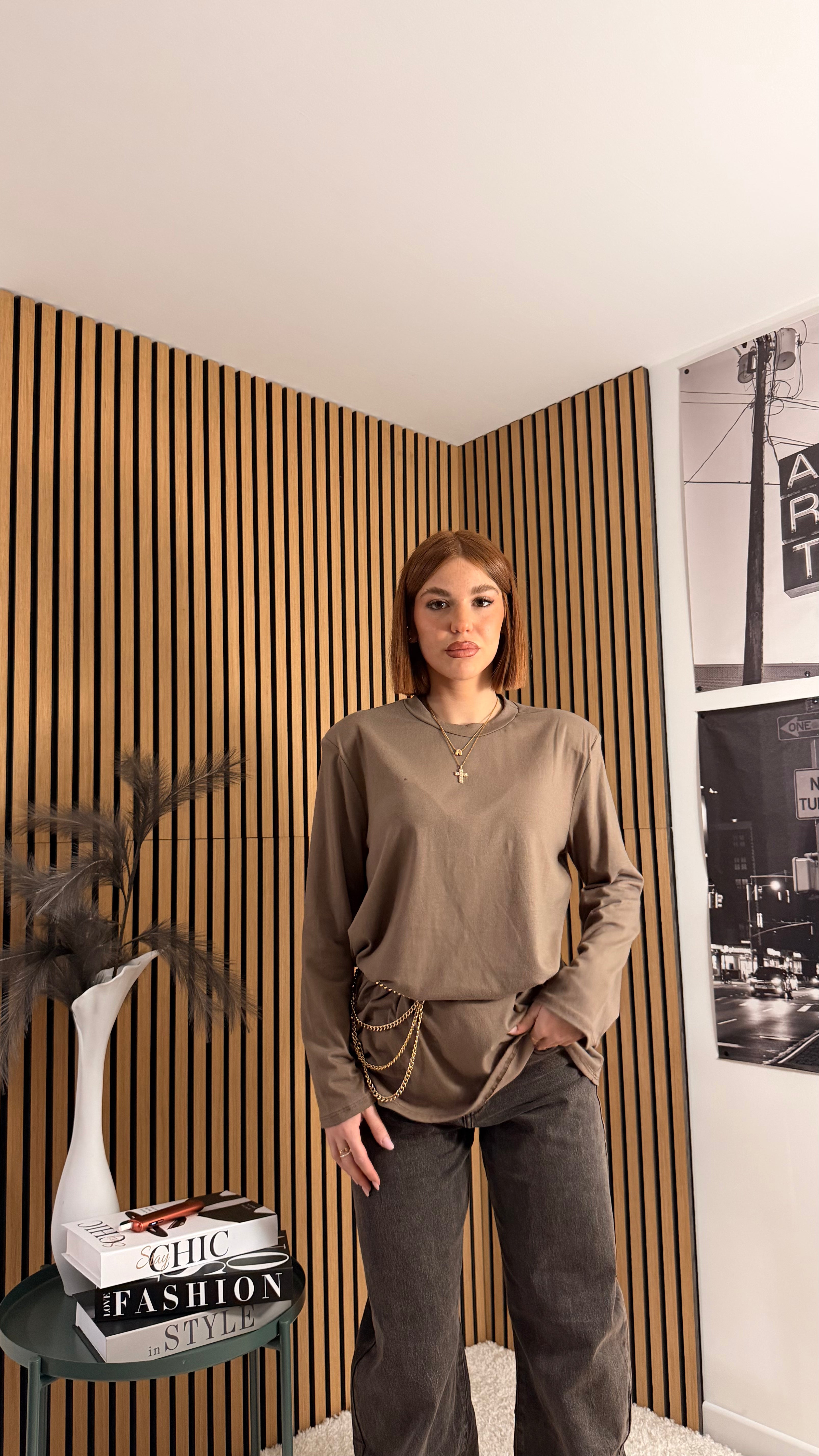 MAGLIA CON SPALLINE FANGO