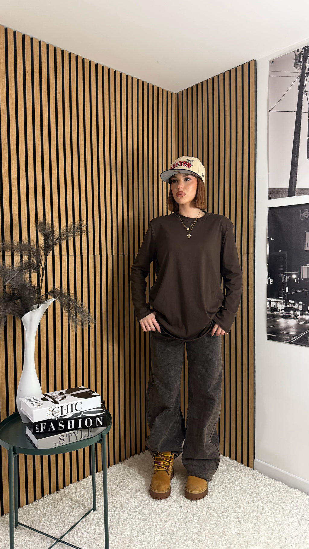 MAGLIA CON SPALLINE MARRONE