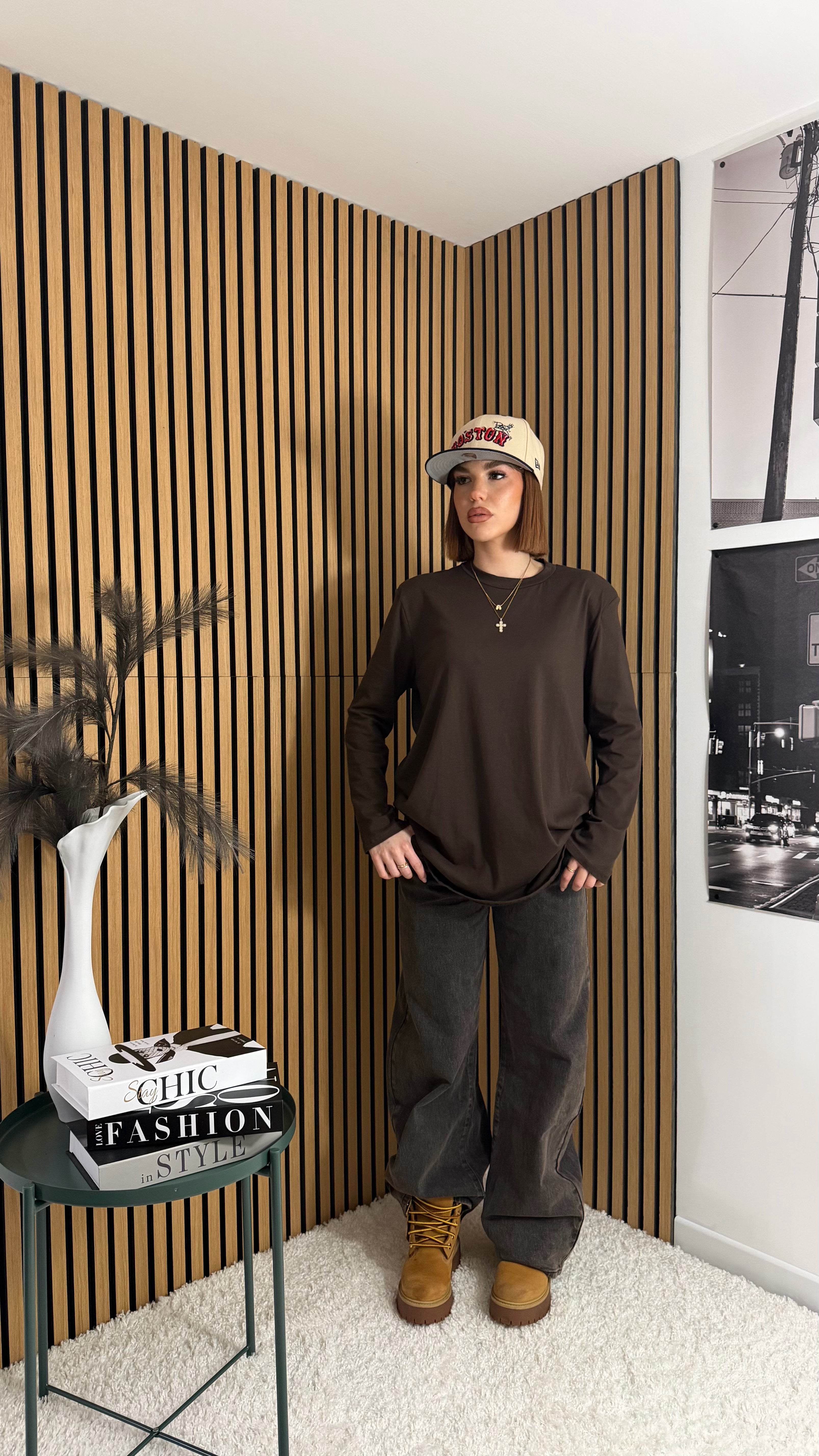 MAGLIA CON SPALLINE MARRONE