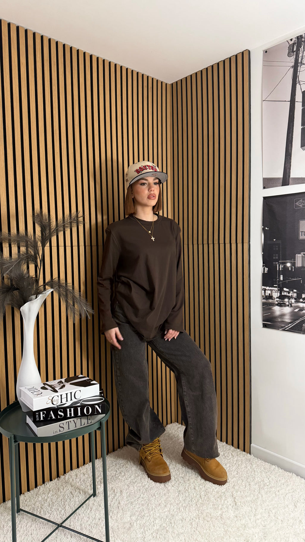 MAGLIA CON SPALLINE MARRONE