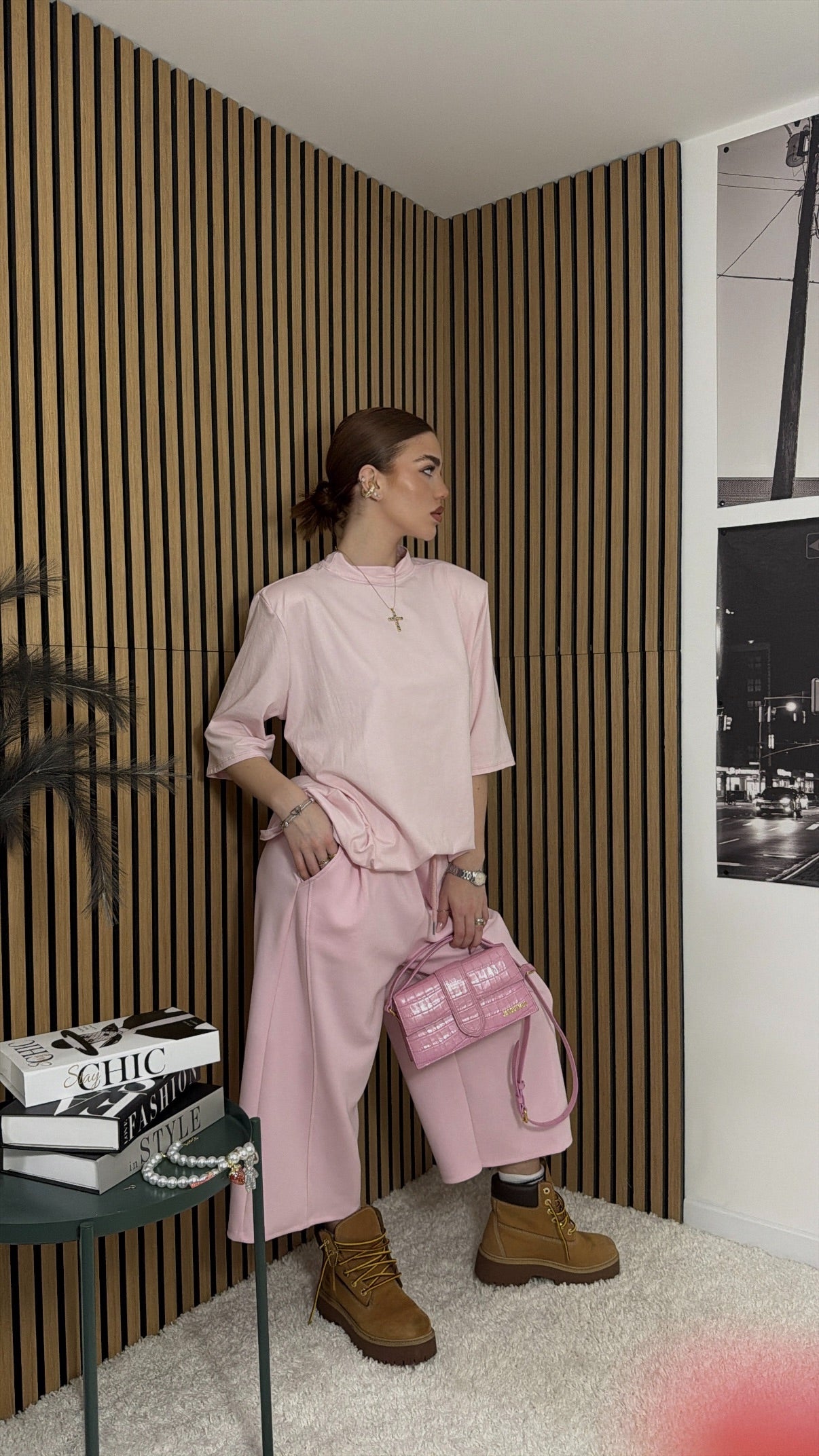 MAGLIA CON SPALLINE ROSA
